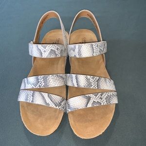 Gardena Strappy Sandal
COMFORTIVA